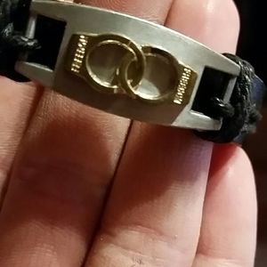 Adjustable leather bracelet